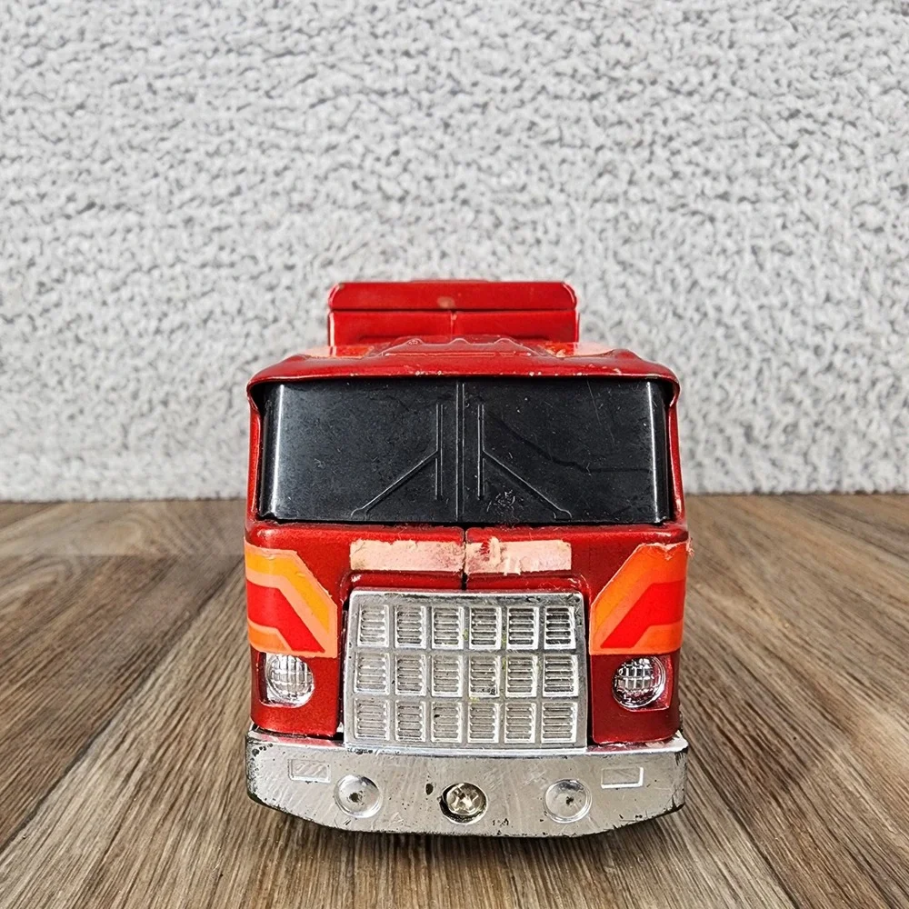 Vintage 1980 Buddy L Stable Horse Trailer Semi Truck Red Pressed Steel Macau Toy